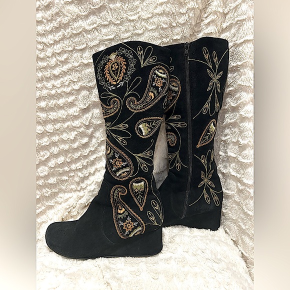 Chocolat Blu Embroidered Knee High Platform Boots, Size 7 - Picture 2 of 9